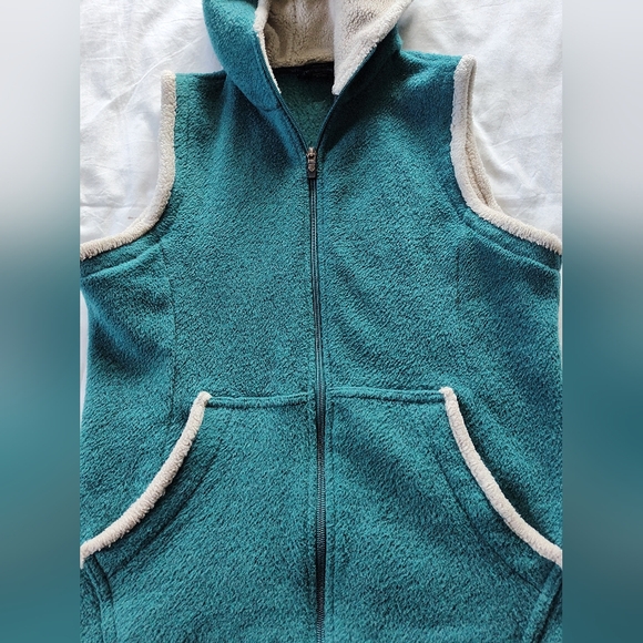 Kuhl Jackets & Blazers - KUHL Ladies Full Zip Hooded Fleece Vest. Size Medium.